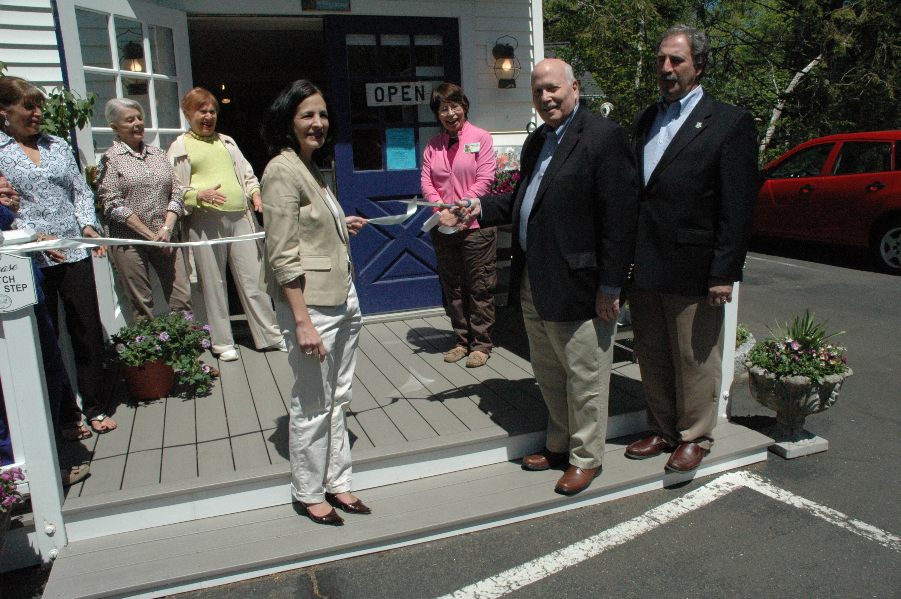 The Ribbon is cut for the Curio Cottage Grand Re-Opening. L-R: Carol Brezovec, Thelma Allen, Jacqueline Froelich, Gail LaVielle, Mary Lee Clayton, Gordon Joseloff, Jonathan Steinberg